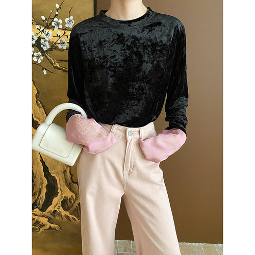 Ladies velvet top with long sleeves and elegant round neckline Chic & Stil