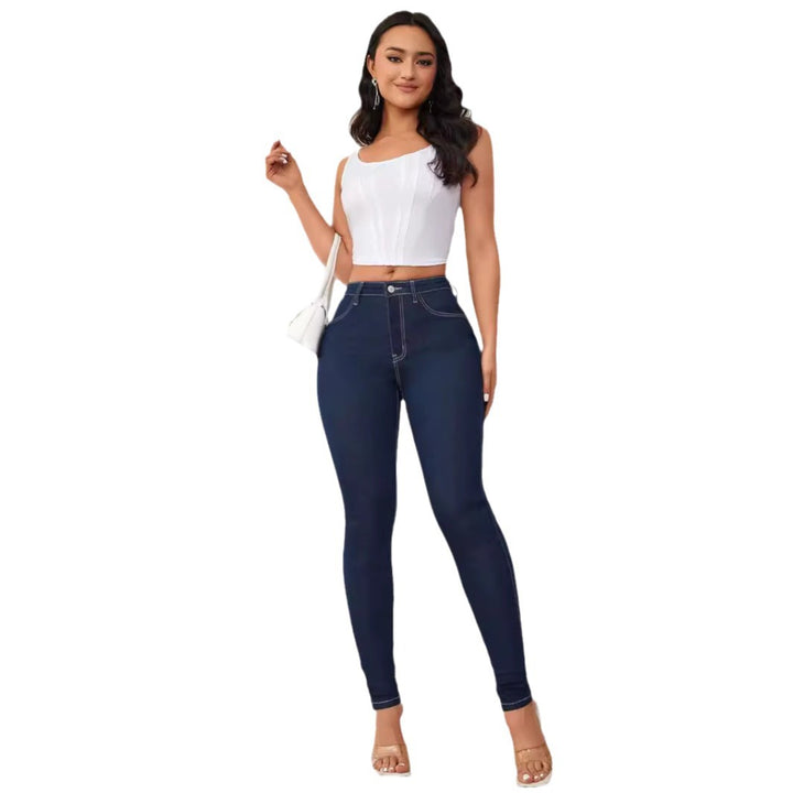 High-waisted leggings hugging the silhouette for women Chic & Stil