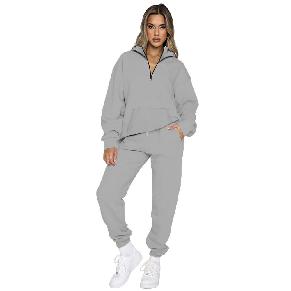 Ladies comfortable two-piece tracksuit with half-zip and practical pockets Lune London