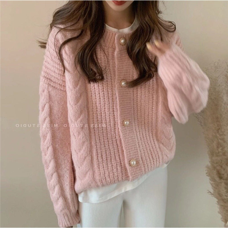 Cardigan Tricot Doux pour Femmes avec Détails de Boutons en Perle et Texture en Tricot Câble Chic & Stil