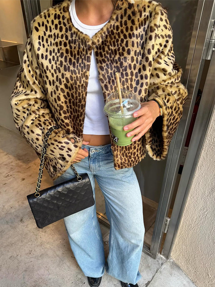 Women short blazer made of faux fur with leopard pattern, boxy silhouette & wide sleeves Amarae