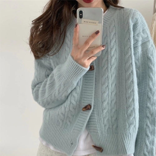 Cardigan pour femmes avec motif en maille torsadée et détails de boutons élégants Chic & Stil