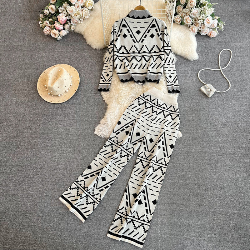 Trendy knit suit for women with geometric patterns Lune London