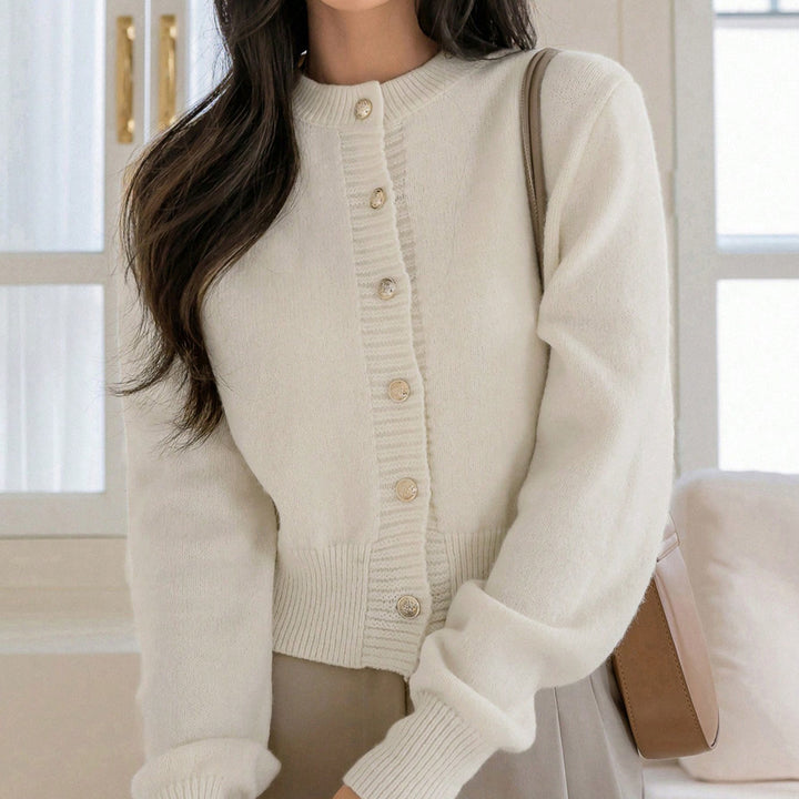 Cardigan confortable pour femmes avec des détails de boutons dorés et un élégant col en V Chic & Stil
