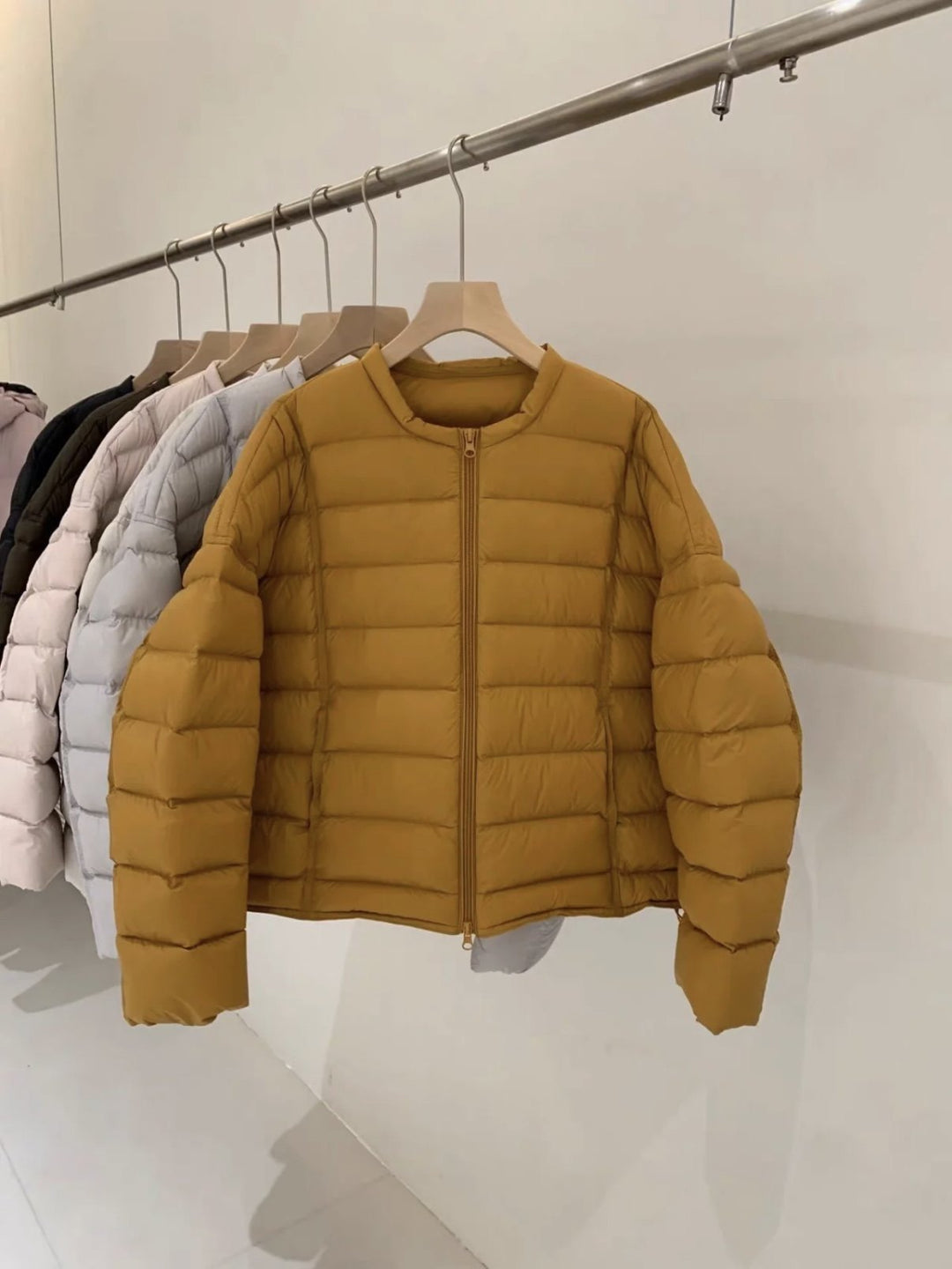 Ladies short cut ultra-light quilted jacket with round neck and two-way zipper Amarae