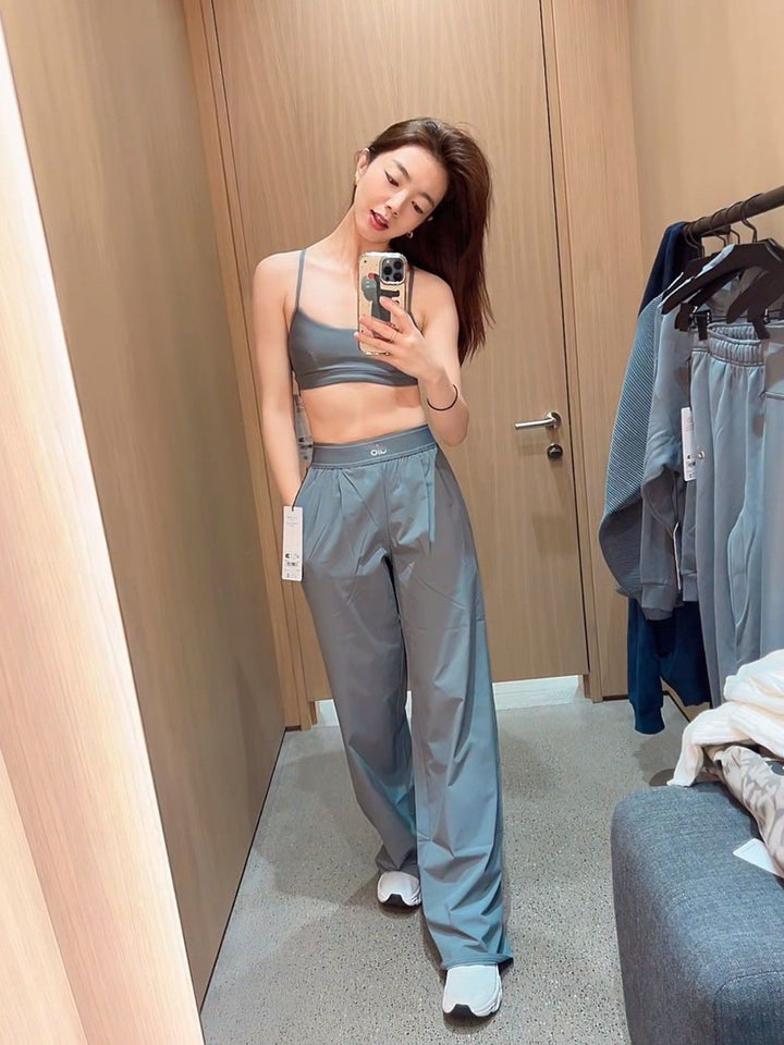 Women's wide sports trousers with elastic waistband and side pockets Chic & Stil