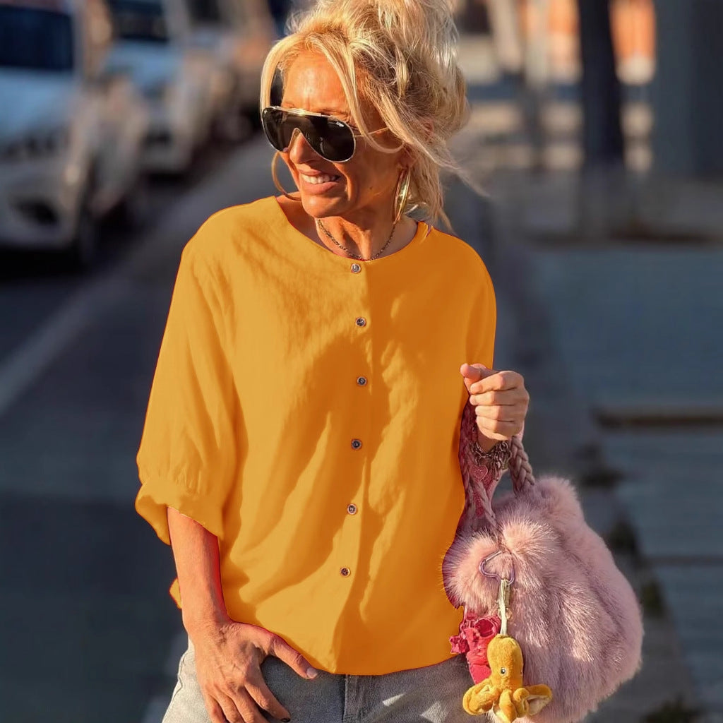 Blouse décontractée pour femmes avec manches courtes, détails de boutons et coupe ample Chic & Stil