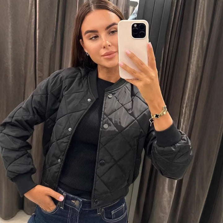 Quilted leisure jacket for women with practical button closure Lune London