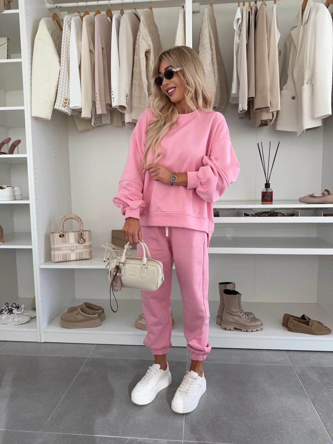 Ladies comfortable tracksuit made of high-quality cotton blend with drawstring and loose fit Lune London