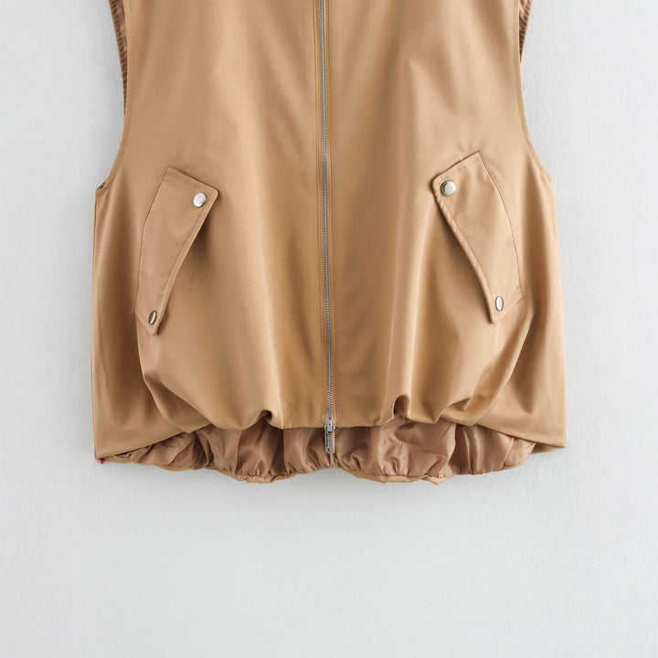Ladies quilted vest with practical pockets and elastic waist Lune London