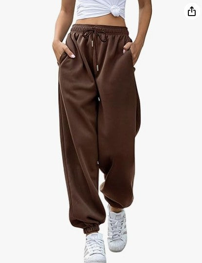 Women's casual sweatpants with high waistband and side zipper pockets Chic & Stil