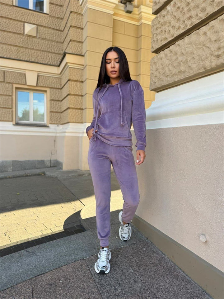 Thermal tracksuit set for women in luxurious velvet with high collar and practical pockets Lune London