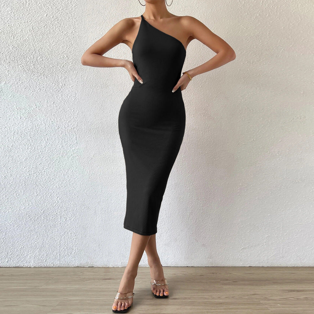Robe midi féminine ajustée avec design asymétrique Chic & Stil