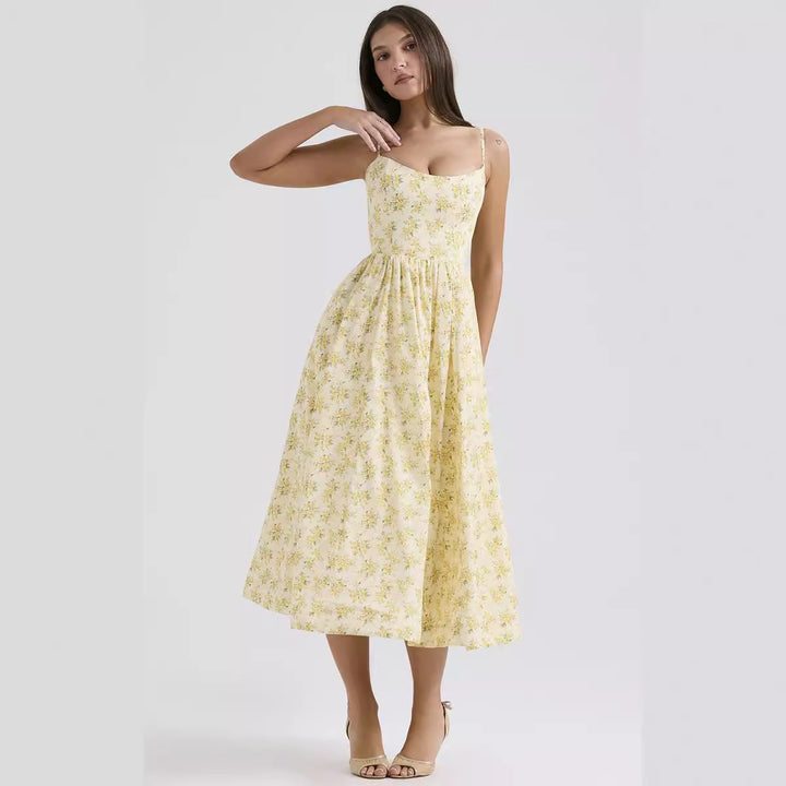 Maxi dresses for women with floral pattern and elegant, flowing silhouette Chic & Stil