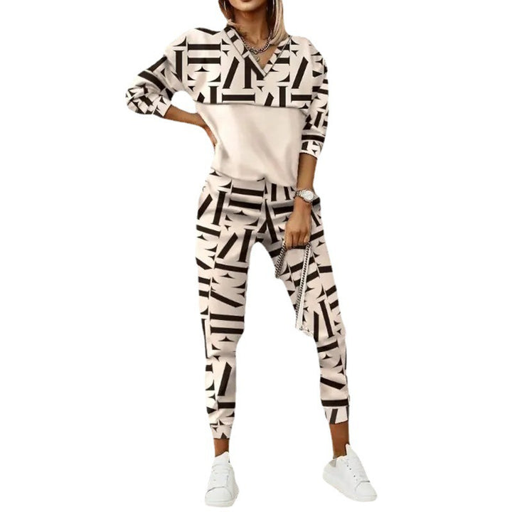 Fashionable women's set with geometric pattern Lune London