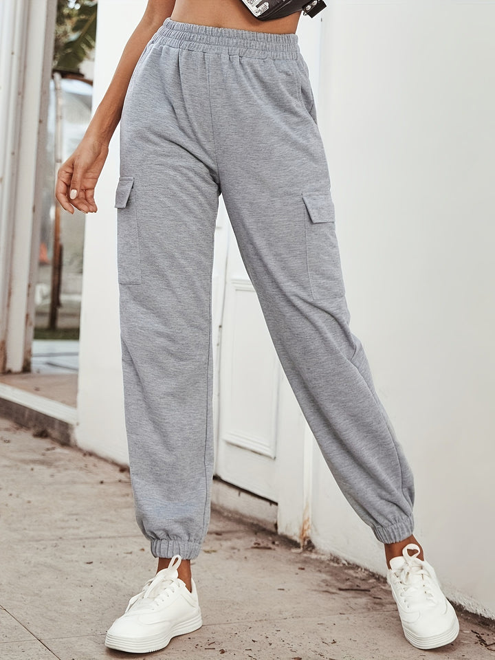 Cargo pants for women with elastic waistband and practical pockets Lune London