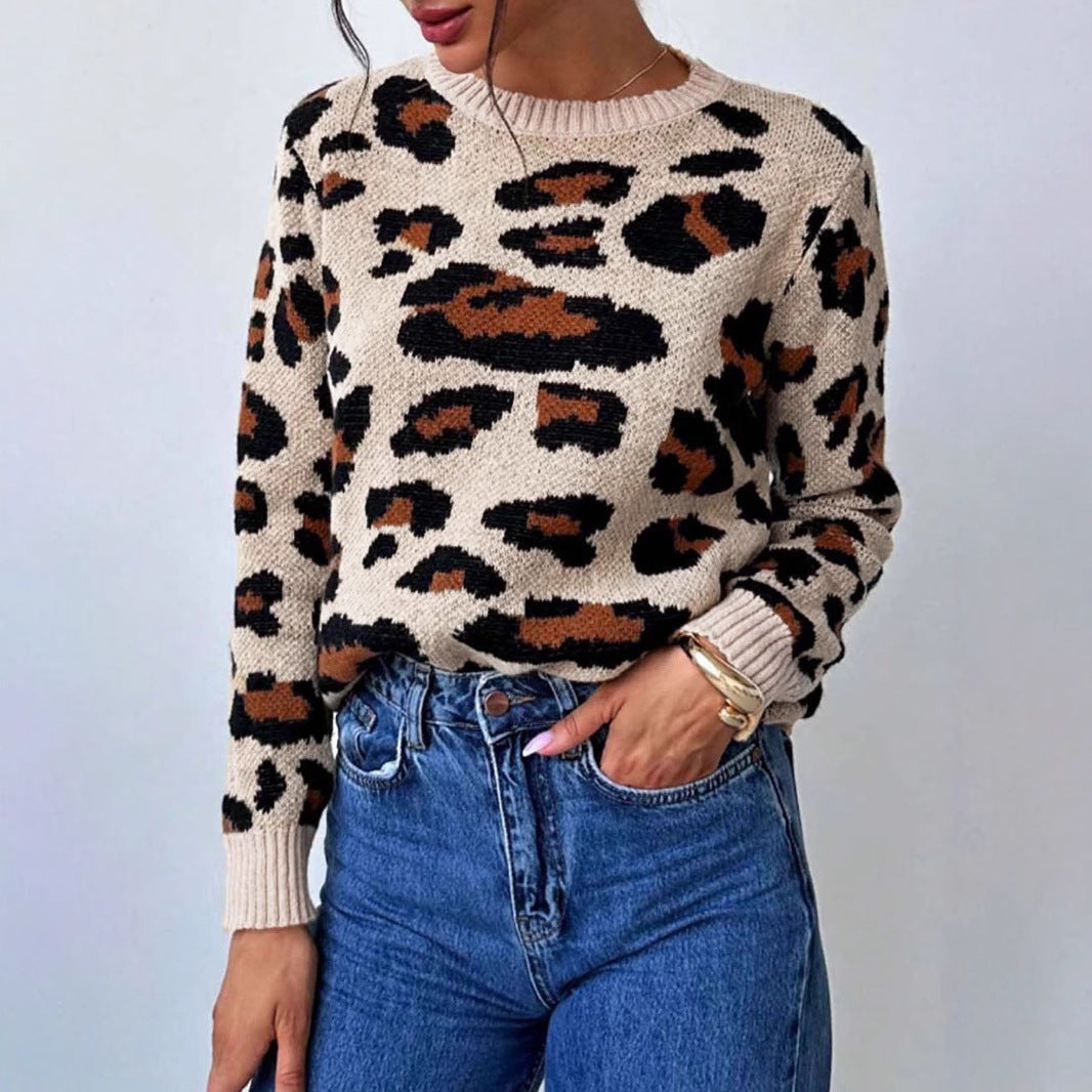 Cozy knitted sweater for women with leopard print and oversized shoulders Lune London