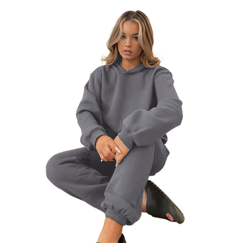 Women's comfortable hooded suit made of high-quality sweatshirt material Chic & Stil