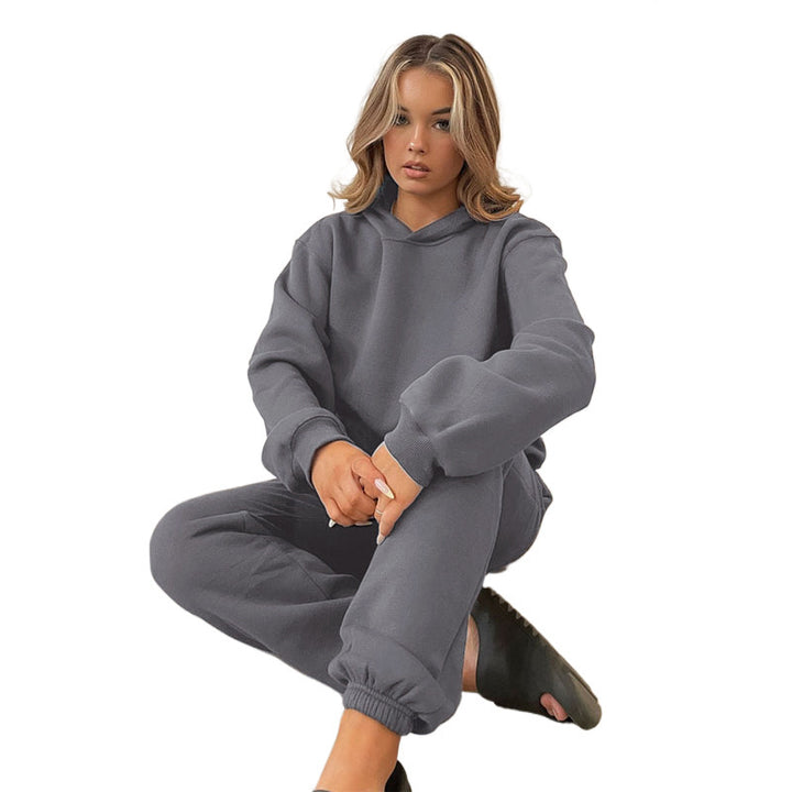 Women's comfortable hooded suit made of high-quality sweatshirt material Chic & Stil