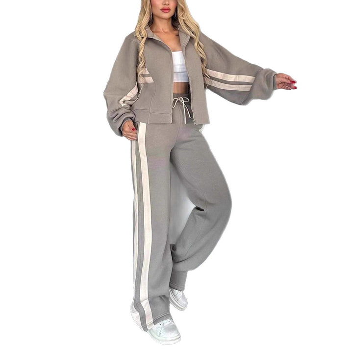 Women's sportswear with high collar and contrasting stripes Lune London