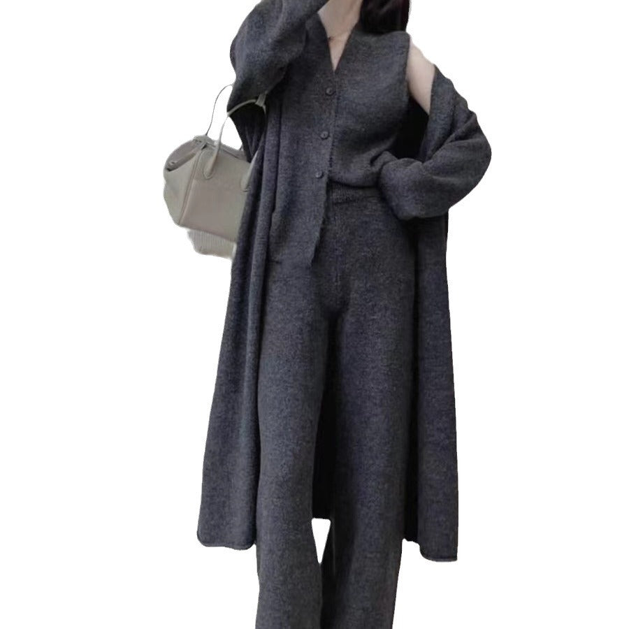 Ensemble en tricot pour femmes avec cardigan réchauffant et pantalons confortables Chic & Stil
