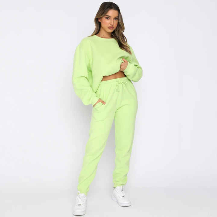Ladies comfortable sweatshirt and jogging pants leisure ensemble Lune London
