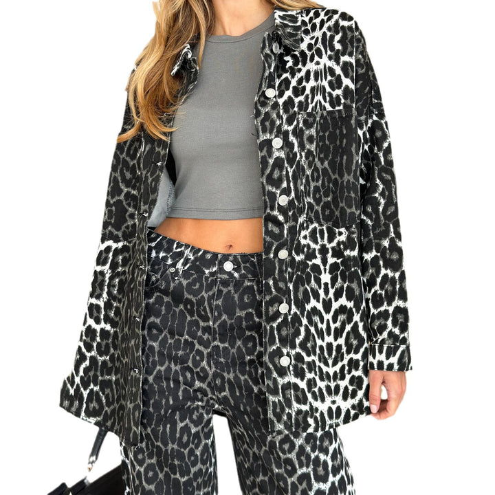 Chic and stylish women's urban leisure set with trendy leopard pattern