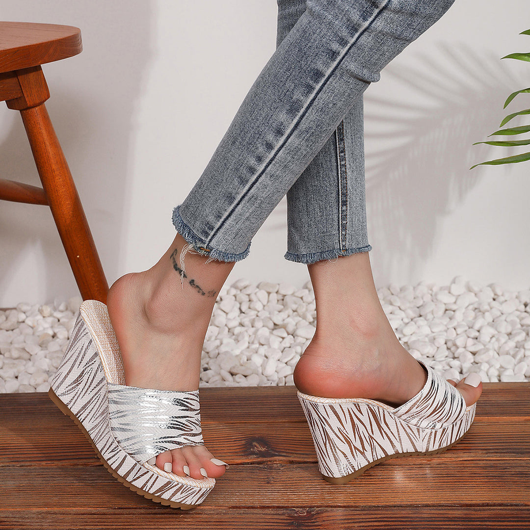 Wedge sandals for women with an elegant geometric pattern and a comfortable sole Lune London