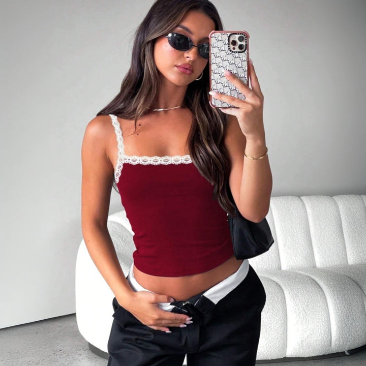 Top pour femmes avec dentelle et coupe ajustée Chic & Stil
