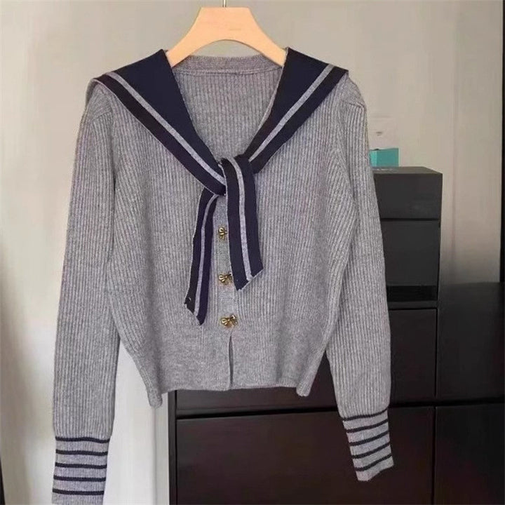 Cardigan féminin avec col nautique et boutons décoratifs Chic & Stil
