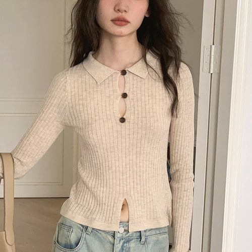 Women’s fine ribbed top with decorative button placket and side slit