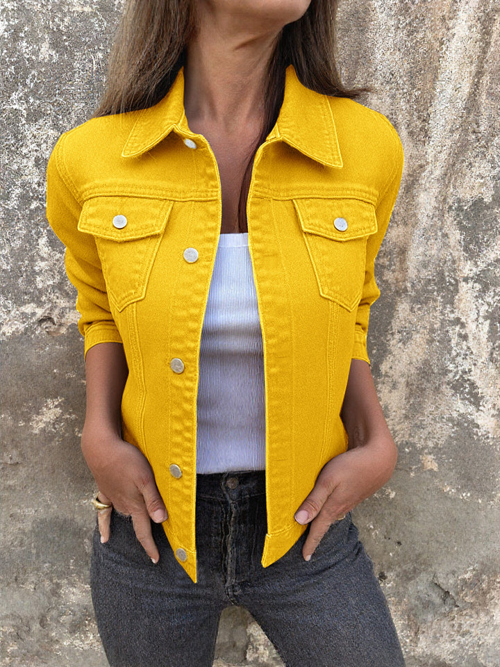 Veste en denim pour femmes au style moderne avec des poches poitrine pratiques Chic & Stil