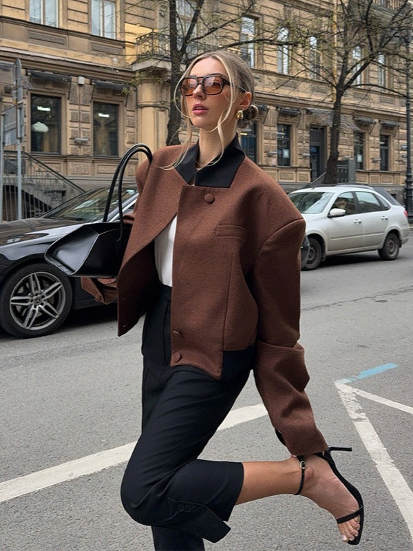 Fashionable short women's jacket with structured cut and high collar Lune London