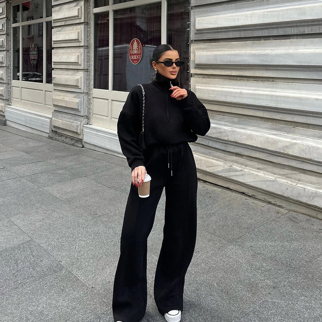 Sporty fleece loungewear set for women with high collar and zipper Lune London