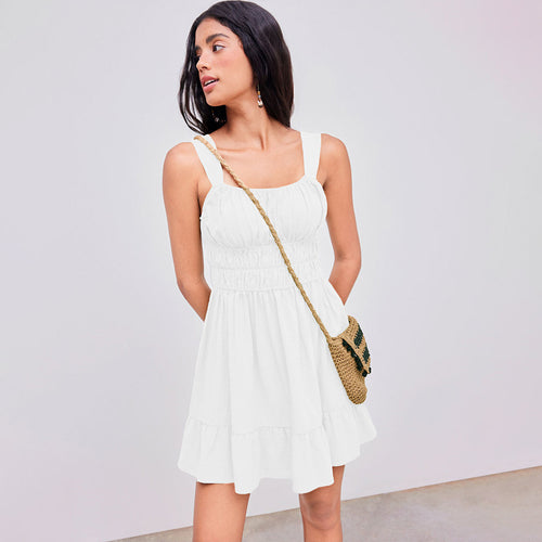 Robe d'été mini pour femmes avec des détails en volants légers et des bretelles ajustables Chic & Stil