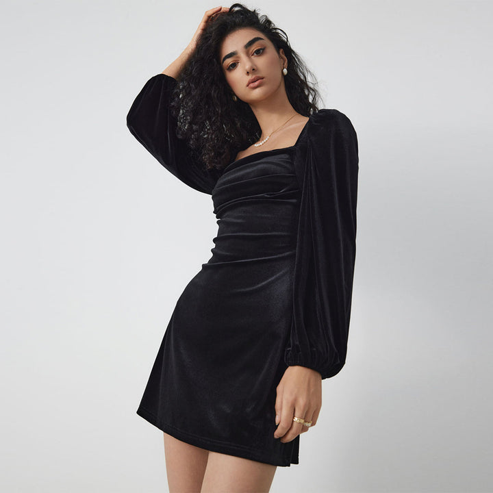Robe mini pour femmes avec des manches bouffantes élégantes et un chic décolleté carré Chic & Stil