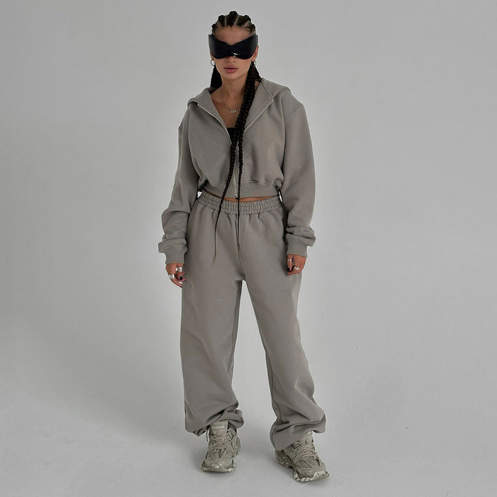 Ladies casual sporty outfit with a relaxed fit Lune London