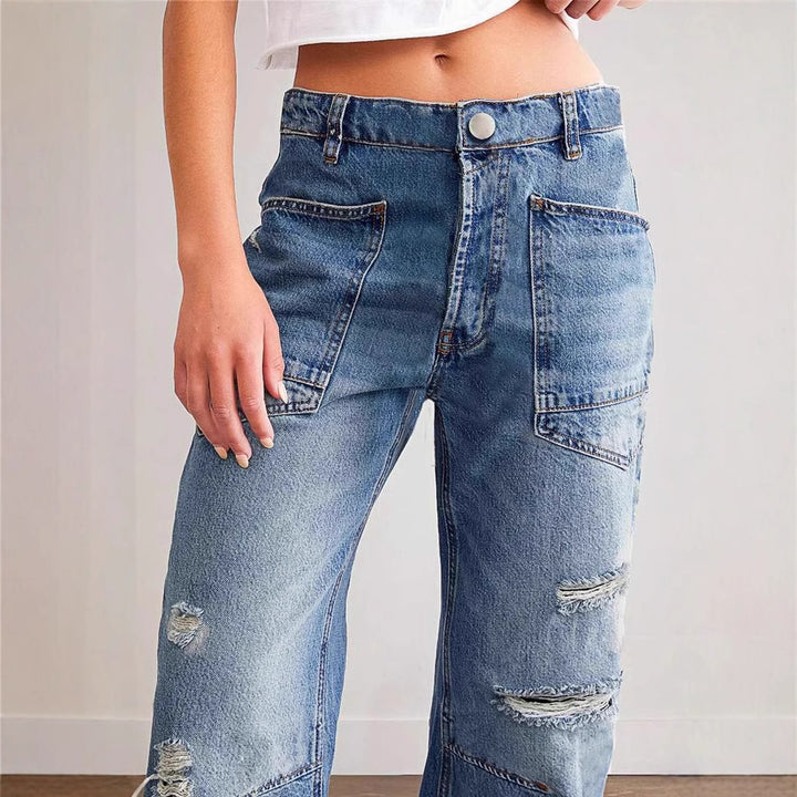 Vintage look baggy jeans for women with distressed details and cargo pockets Chic & Stil