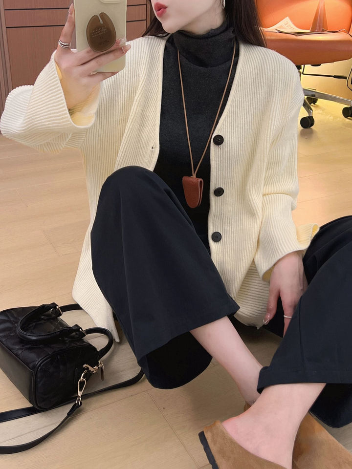 Ladies chunky knit cardigan with spacious pockets and deep V-neck Lune London