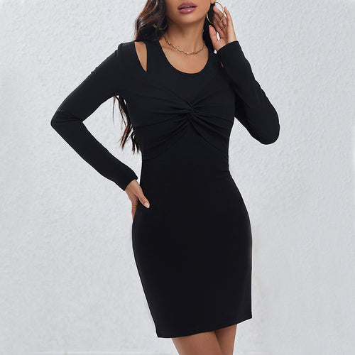 Robe ajustée pour femme avec des découpes modernes et un détail drapé élégant Chic & Stil