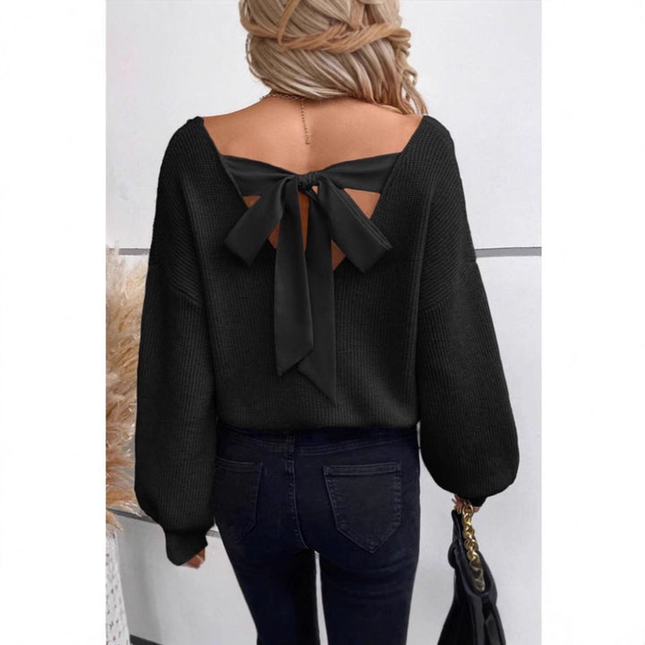Casual knitted sweater for women with elegant tie at the back Lune London