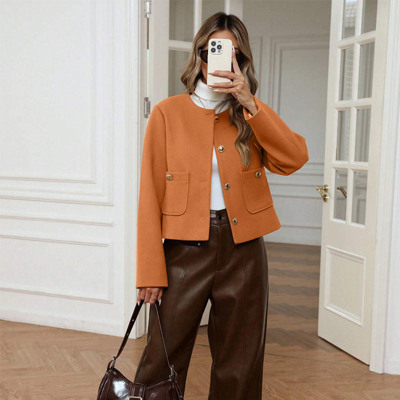Short blazer jacket for women with practical pockets and golden buttons Lune London