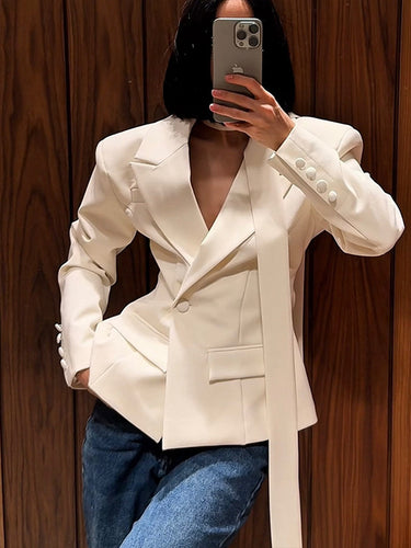 Women Fashion Blazer with Elegant Shawl Collar and Fitted Cut Amarae