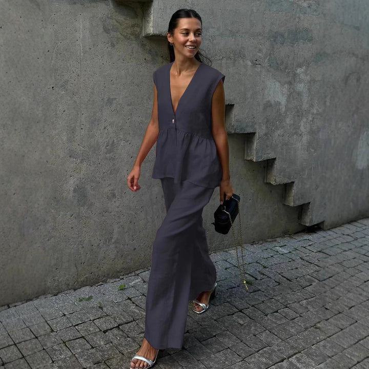 Ladies airy jumpsuit with V-neck and flowing cut Lune London
