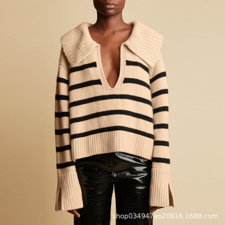 Pull en tricot élégant pour femmes avec décolleté en V profond et col oversized Chic & Stil