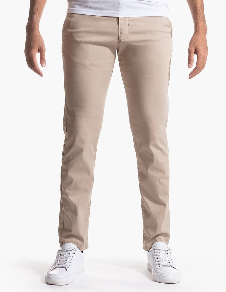 Slim-fit chino pants for men in breathable material Lune London