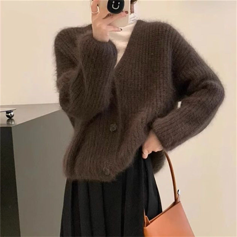 Cardigan tricoté confortable pour femmes avec un matériau exceptionnellement doux et une fermeture à boutons pratique Chic & Stil