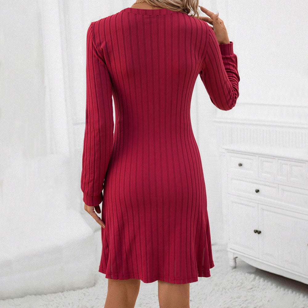 Robe tricotée pour femmes avec décolleté en V et manches longues Chic & Stil