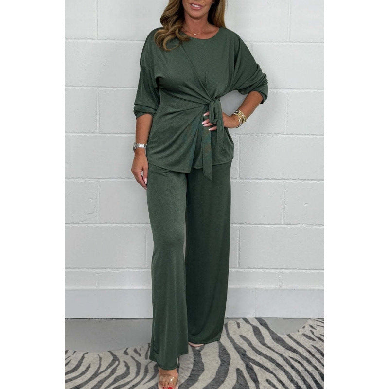 Elegant set for women in a fluid and soft material with a fitted top and loose pants Lune London