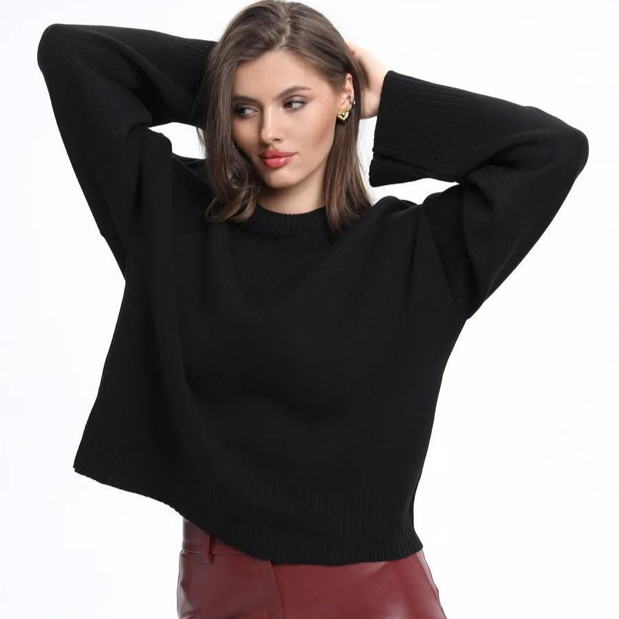 Ladies Comfortable Sweater with Oversized Cut and Ribbed Details Lune London